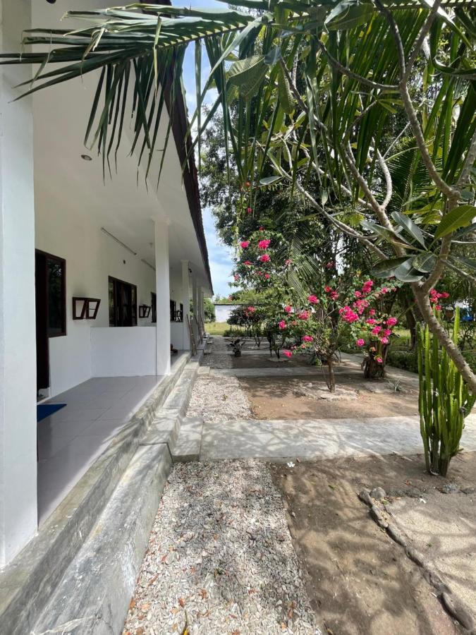 Blue Emocean Dive Resort Moyo Island Exterior foto